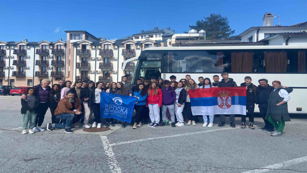 Maturanti sa Kosova na Zlatiboru (Foto Srpska solidarnost)