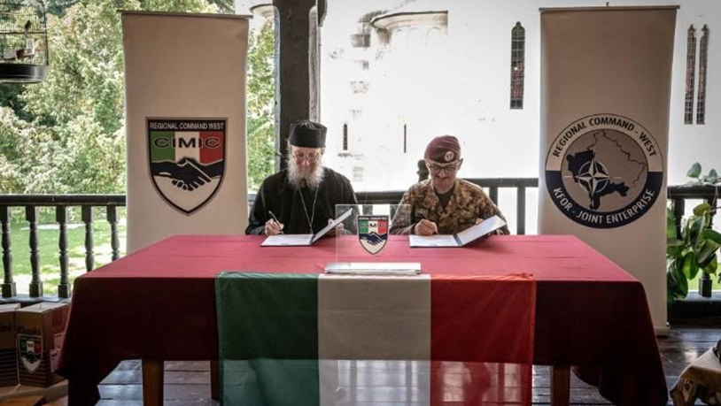 Kfor donirao sistem za rasvetu manastiru Visoki Dečani (Foto Kfor)