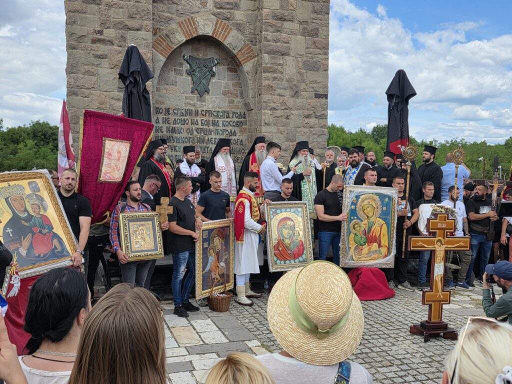 Na Gazimestanu služen parastos kosovskim junacima (Foto Kim)