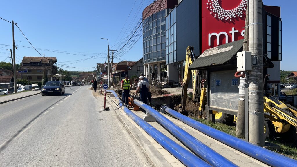 Četvrti dan bez vode, radovi na otklanjanju kvara u Gračanici pri kraju Četvrti dan bez vode, radovi na otklanjanju kvara u Gračanici pri kraju (Foto Kim)