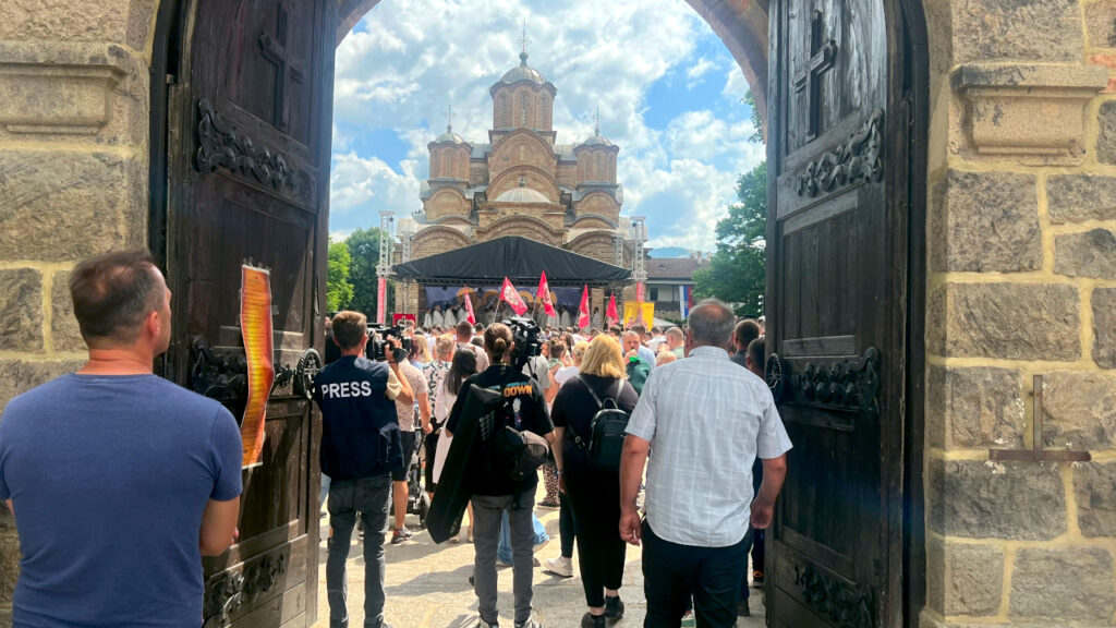 U Gračanici priveden organizator hodočasničkog putovanja iz Beograda U Gračanici priveden organizator hodočasničkog putovanja iz Beograda, ilustracija (Foto Kim)