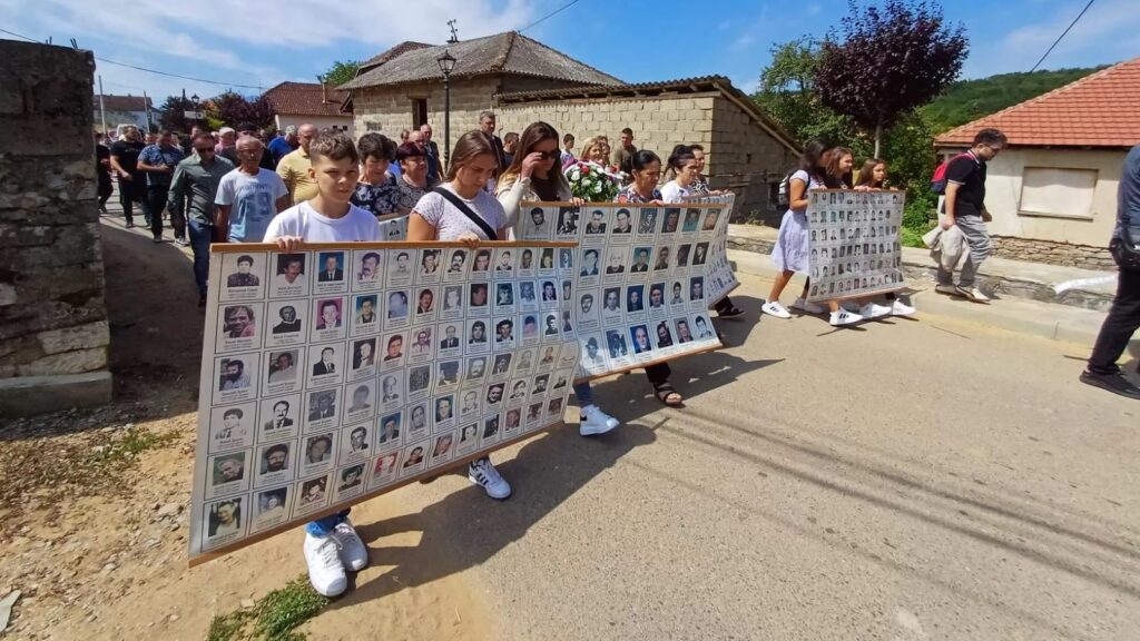 Velika Hoča pamti: 27 godina od otmica i ubistava u orahovačkoj opštini (Foto Radio Goraždevac)