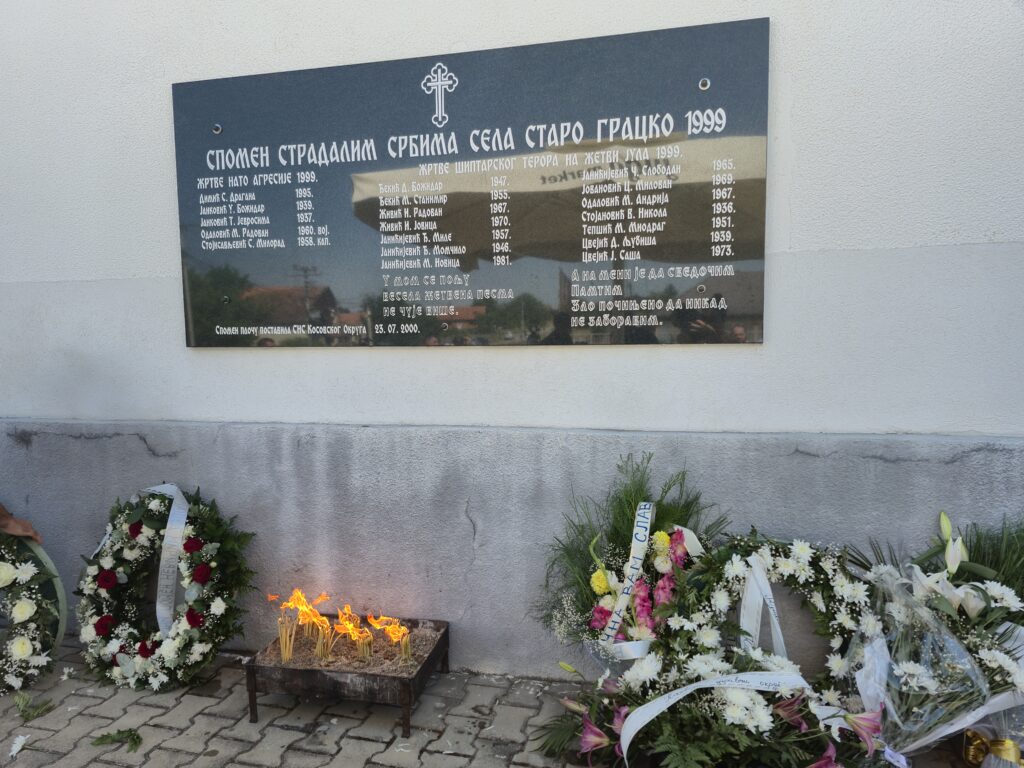 Dvadeset šest godina bez pravde: Parastos srpskim žeteocima ubijenim u Starom Gracku (Foto Kim)