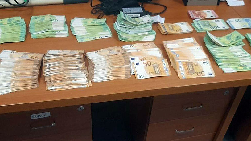 Zaplenjeni novac na Merdaru (Foto Kosovska policija)