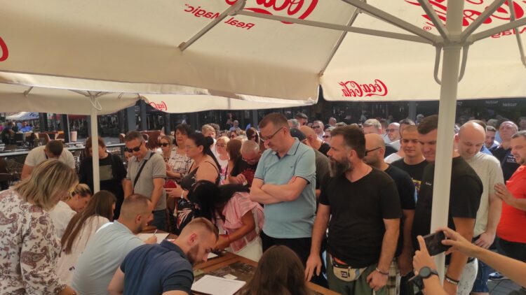 Srpska lista: Prikupljeno 3.628 potpisa protiv izgradnje novih mostova na Ibru Srpska lista: Prikupljeno 3.628 potpisa protiv izgradnje novih mostova na Ibru (Foto Radio Kontakt Plus)