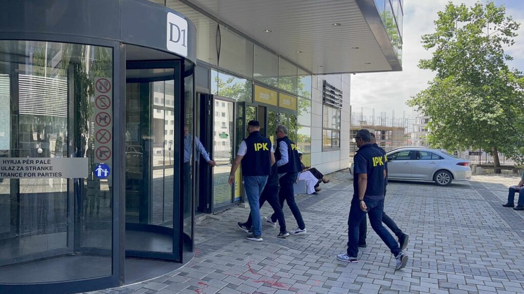 Suspendovani policajac Bojan Jevtić nakon sporazuma o priznanju krivice za špijunažu osuđen na šest godina zatvora Suspendovani policajac Bojan Jevtić nakon sporazuma o priznanju krivice za špijunažu osuđen na šest godina zatvora (Foto arhiva Ekonomia onlajn)