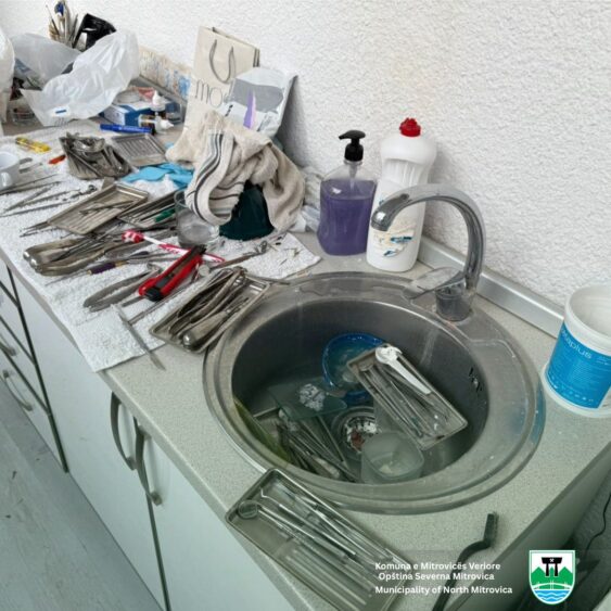 Zatvoreno više ugostiteljskih lokala, ordinacija i ambulanti u Severnoj Mitrovici Zatvoreno više ugostiteljskih lokala, ordinacija i ambulanti u Severnoj Mitrovici (Foto Opština Severna Mitrovica)