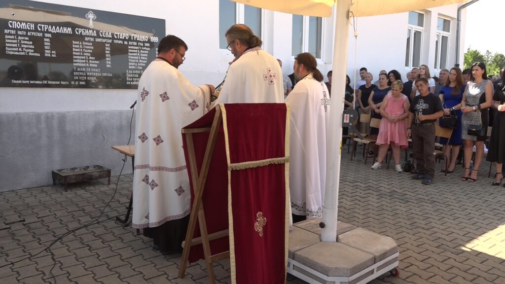 Dvadeset šest godina bez pravde: Parastos srpskim žeteocima ubijenim u Starom Gracku (Foto Kim)