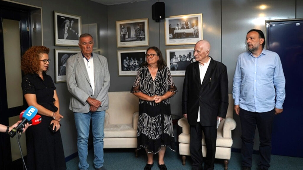 Uručen prihod prikupljen na pesničkoj večeri „Veče sa Matijom“ u Zvezdara teatru (Foto Jakov Simović)