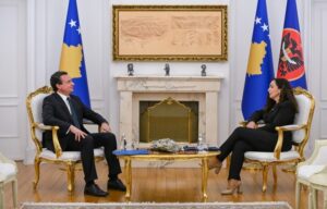 Aljbin Kurti i Vjosa Osmani (Foto Kabinet predsednice)