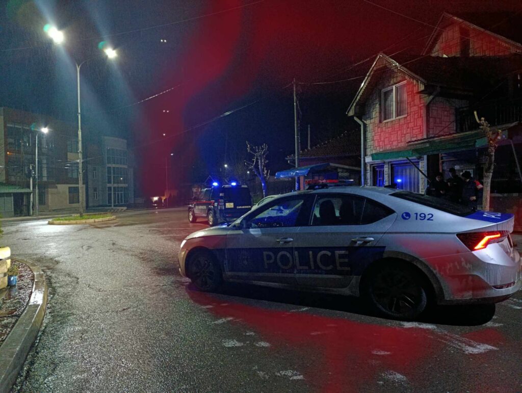 Požar na automobilu člana porodice kandidata Srpske liste u Zvečanu (Foto KoSSev)