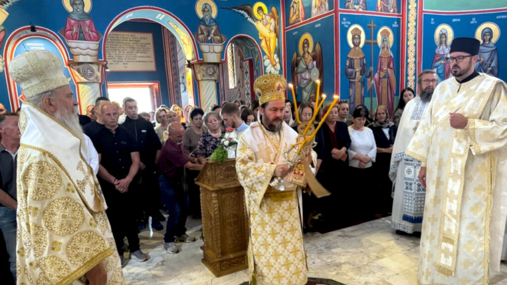 Episkop Dositej poručio u Lipljanu da je savršenstvo hrišćanskog života u sledovanju Hristu, ali pre svega kroz ljubav i milosrđe (Foto ERP)