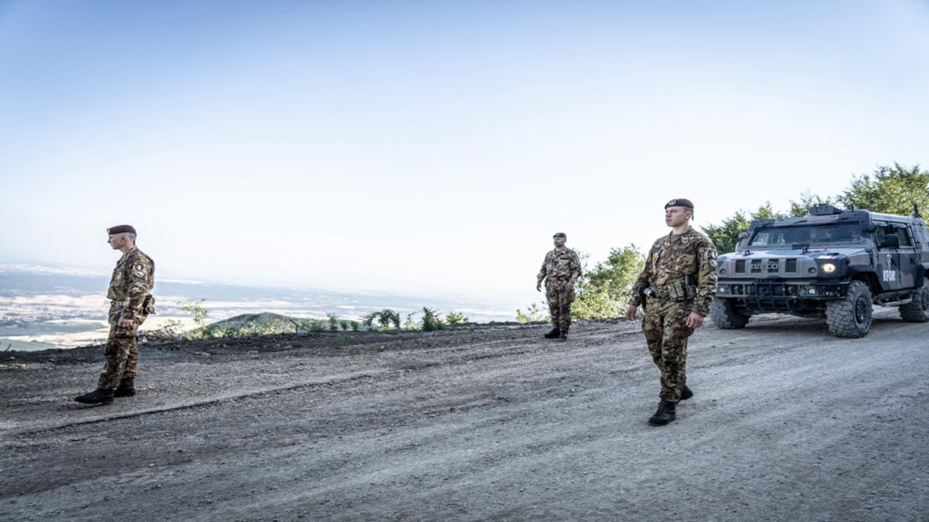 Italijanski vojnici iz sastava KFOR-a patrolirali u opštini Istok