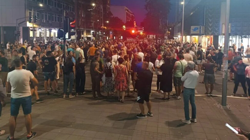 „Srbija se umiriti ne može“: Okupljanja i protesti zbog hapšenja građana, incidenti u Valjevu