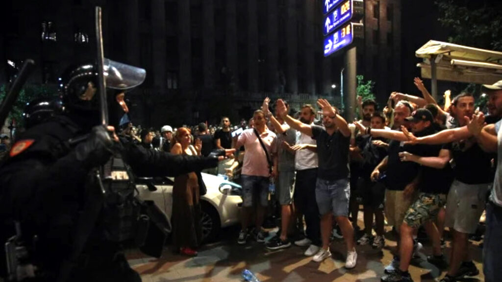 Studenti u blokadi: Vlast izaziva građanski rat Reakcije na memorandum studenata