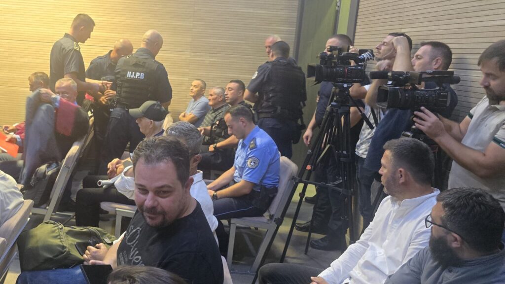 Održano ročište protiv petorice Srba iz Kosovskog Pomoravlja koji su osumnjičeni za ratne zločine Održano ročište protiv petorice Srba iz Kosovskog Pomoravlja koji su osumnjičeni za ratne zločine (Foto Kim)