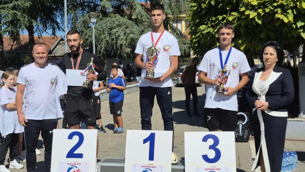 Prva tri mesta u starijoj kategoriji (Foto Kim)