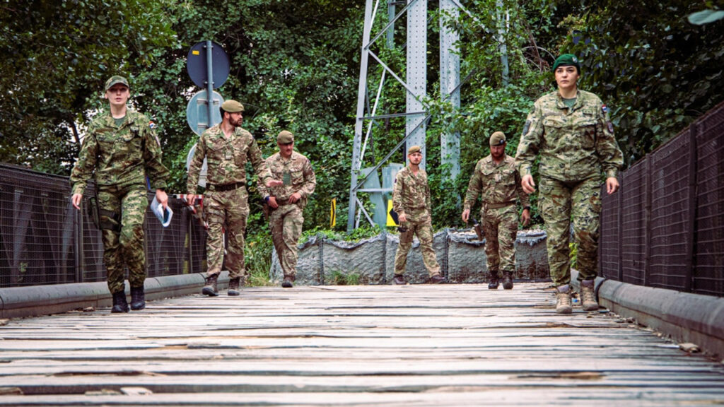 Hrvatski vojnici i „Škotska garda“ patrolirali u Dečanima Vojnici KFORa ilustracija (Foto: Fejsbuk/KFOR)