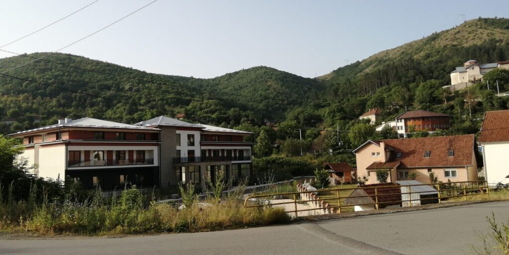 U Zvečanu zaplenjeno oružje korišćeno u slučaju Banjska (Foto Radio Kontakt Plus)