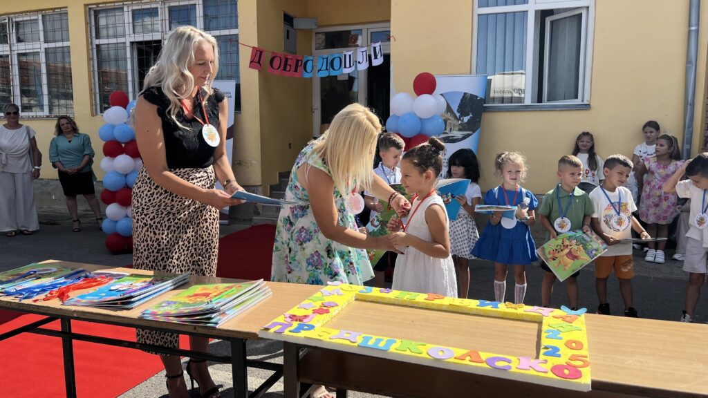 Svečani prijem predškolaca i đaka prvaka u OŠ „Miladin Mitić“ u Lapljem Selu (Foto Kim)