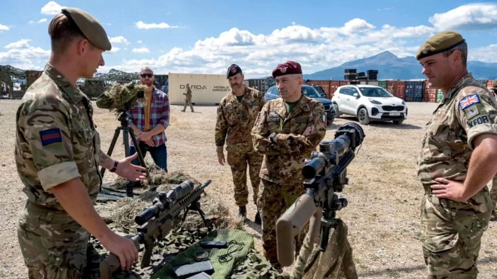 Komandant KFOR-a Barduani posetio kamp Bondstil (Foto Fejsbuk@NATO Kosovo Force - KFOR)