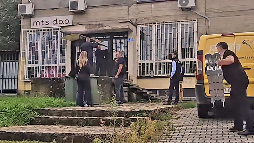 Pošta Kosova preuzela objekat koji je koristila Pošta Srbije u Štrpcu Preuzimanje Pošte u Štrpcu (Foto Screenshot Borzani)