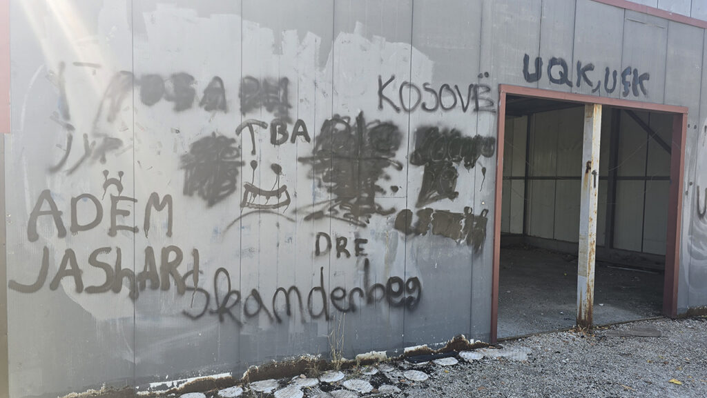 U Batusu ispisani grafiti UČK
