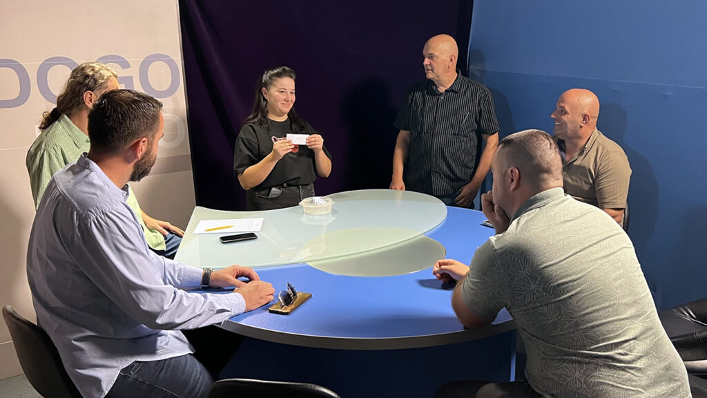 Žrebanjem određeni termini predstavljanja političkih subjekta u programu Kim radija tokom kampanje (Foto Kim)