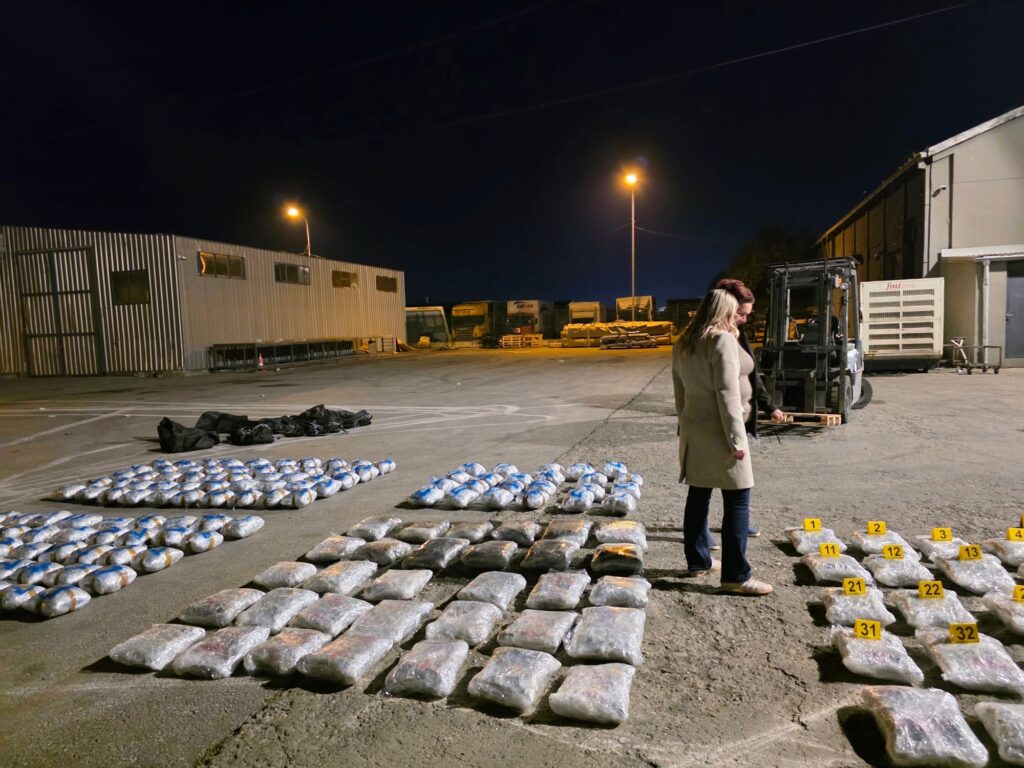 Uhapšena osoba u Prištini zbog prevoza više od 200 kg narkotika (Foto Kosovska policija)