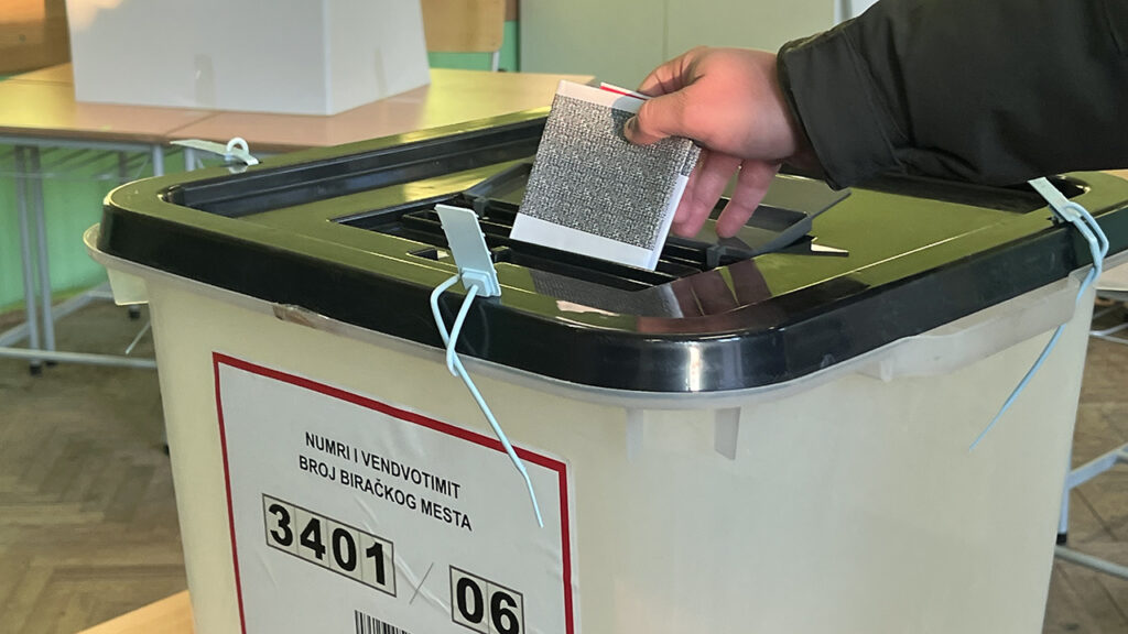 CIK: Prebrojano više od 75 odsto biračkih mesta, završetak procesa očekuje se do kraja meseca (Foto Kim)