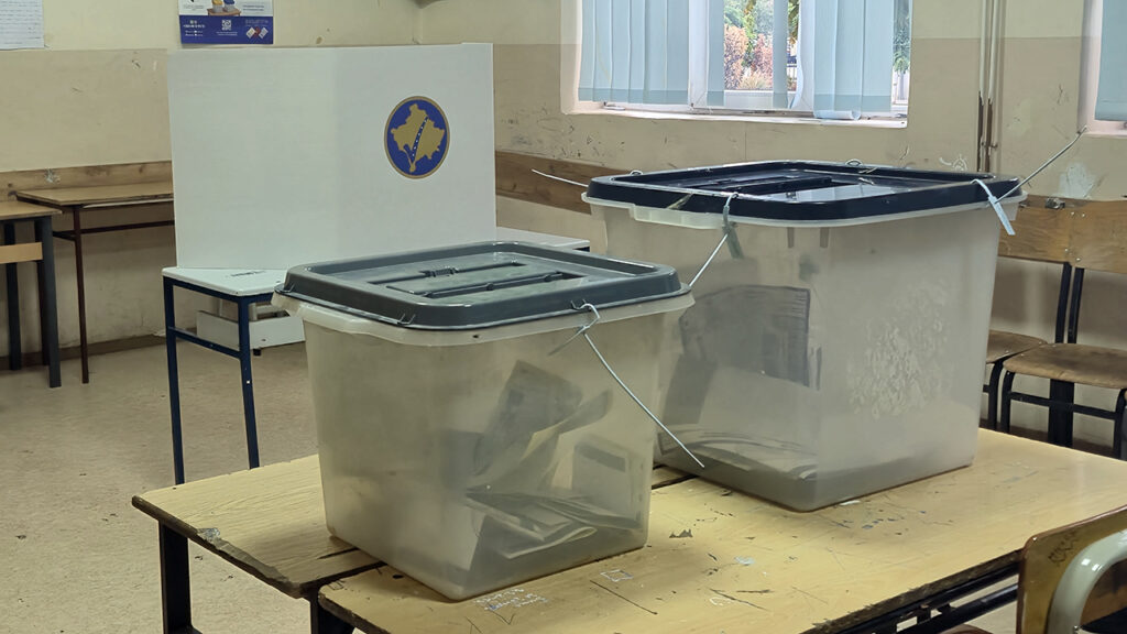 Glasačke kutije na izbornom mestu u Lapljem Selu (Foto Kim)