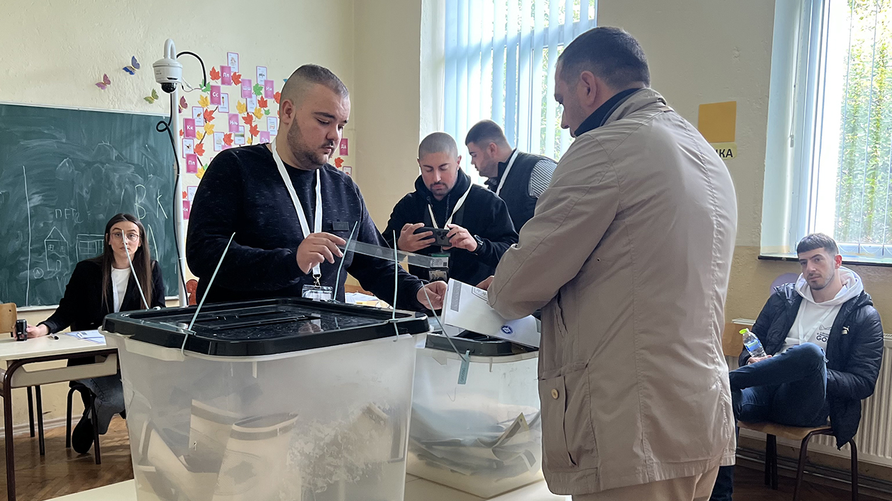 Glasanje na lokalnim izborima (Foto Kim)