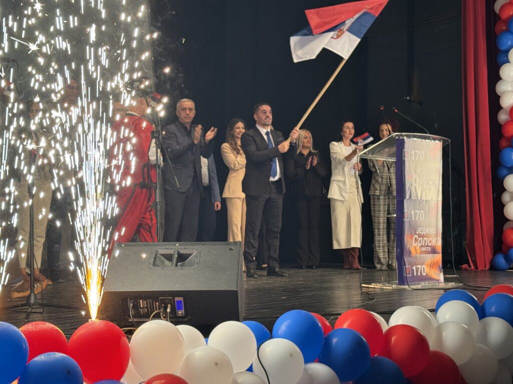 Srpska lista kažnjena sa preko 60 hiljda evra zbog kršenja pravila u kampanji Skup Srpske liste u Gračanic (Foto Kim)