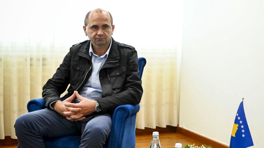 Vukmirović: Razmatraju se dva modela za vozila sa srpskim tablicama – osiguranje ili preregistracija Vukmirović: Razmatraju se dva modela za vozila sa srpskim tablicama - osiguranje ili preregistracija (Foto Kabinet premijera Kosova)
