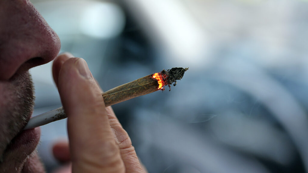 Nemačka uvodi strožu kontrolu upotrebe kanabisa Nikome nije potrebno 150 džointa u džepu, rekao komesar Vlade Nemačke za opojne droge Štrek u debati o legalizaciji marihuane (Foto Marcus Brandt/dpa)
