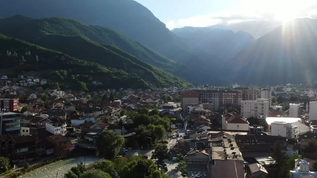 Sećanje na korzo, Bistricu i manastire – priča o Peći kroz knjigu Dejana Dašića Dašić