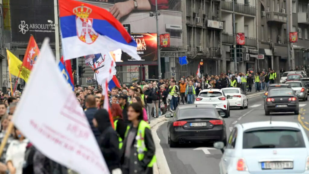 Studenti u blokadi objavili Memorandum o Kosovu: „Neotuđivi deo Srbije, istorijski i moralni imperativ“ Studentska šetnja podrške za kolege i sunarodnike na Kosovu (Foto Nova.rs/Anđelija Mladenović)