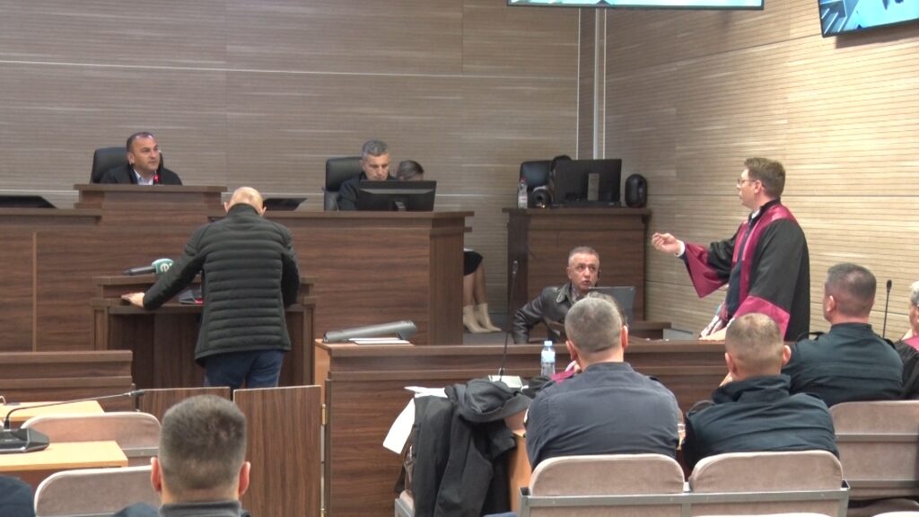 Kontradiktorne izjave svedoka na suđenju Kostiću i Miloviću Kontradiktorne izjave svedoka na suđenju Kostiću i Miloviću (Foto Kim)