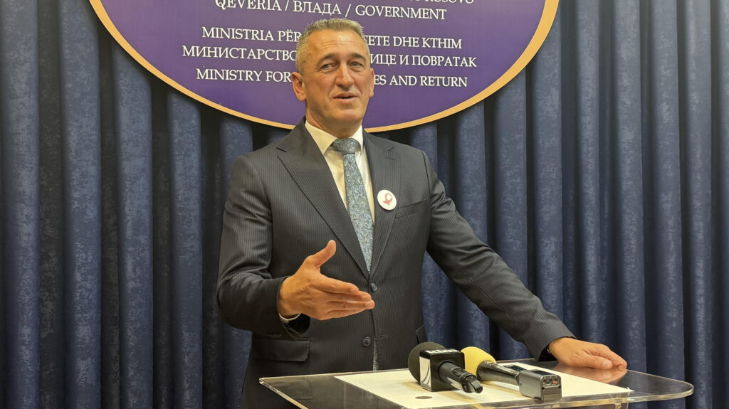 Rašić raseljenim Srbima: Ne dolazite da glasate za Srpsku listu zbog 50 evra (Foto Kim)