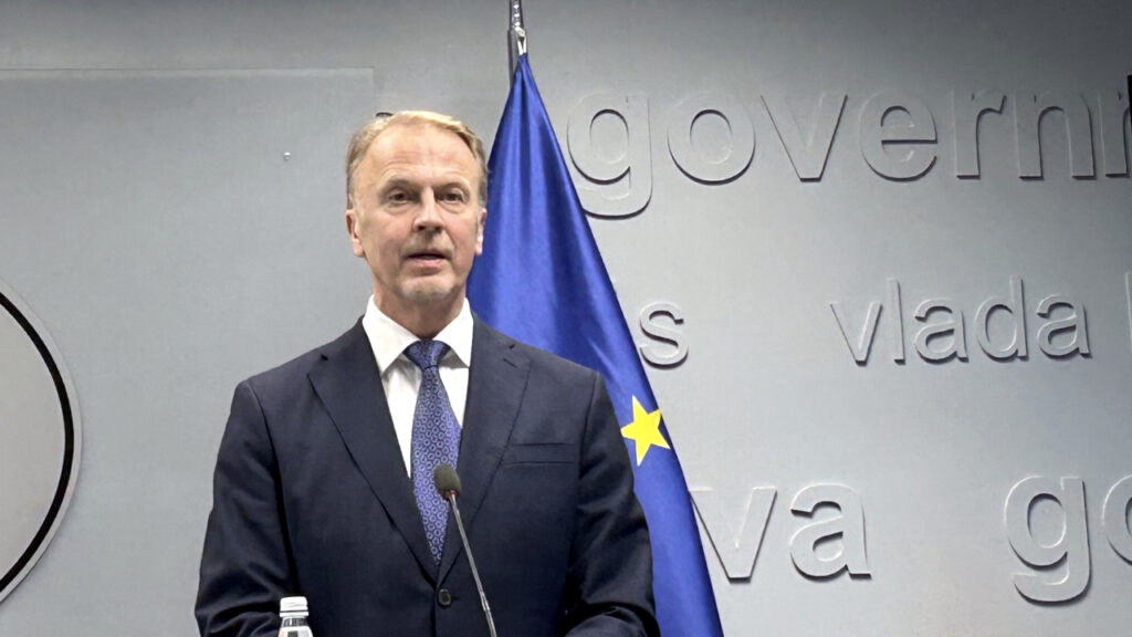 Orav: Potrebni su nam partneri, vlada sa snažnom većinom. Mere uslovljene smirivanjem situacije na severu Aivo Orav, šef Kancelarije EU na Kosovu (Foto Kim)