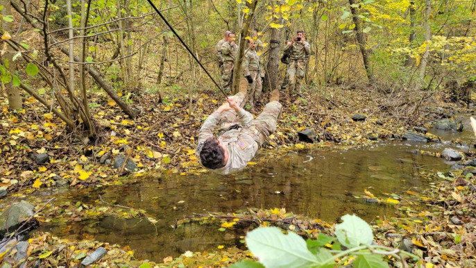 Američki i nemački vojnici na Kosovu uvežbavali kretanje po nepristupačnom terenu