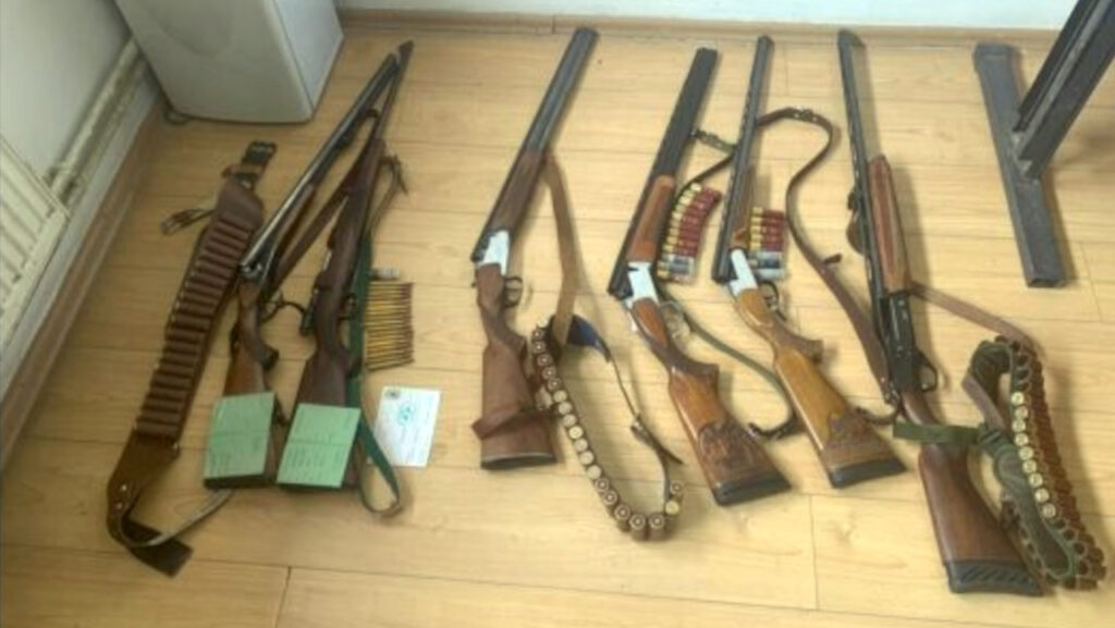 Leposavić - pet osoba privedeno zbog lovačog oružja bez dozvole (Foto Kosovska policija)