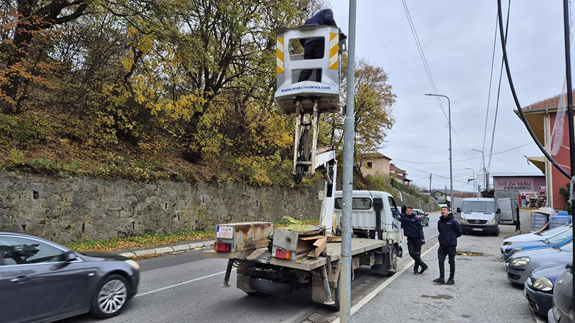 Nastavljeno postavljanje bezbednosnih kamera na severu Kosova Nastavljeno postavljanje bezbednosnih kamera na severu Kosova (Foto KoSSev)