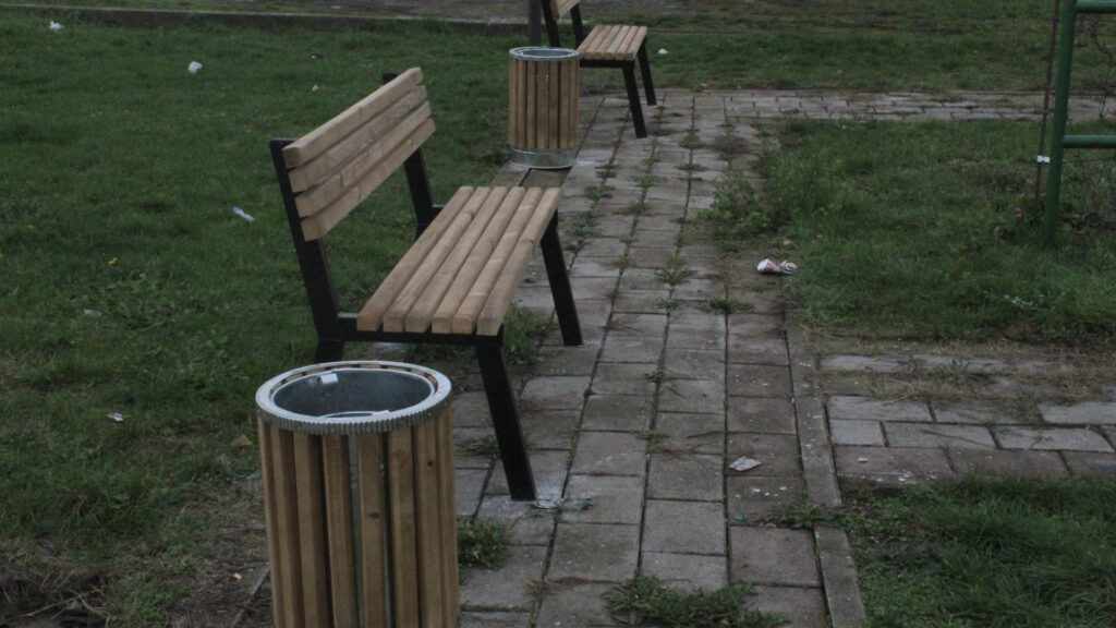 Rekonstrukcija dečijeg igrališta u Čaglavici u toku, radovi bez informativne table (Foto Kim)