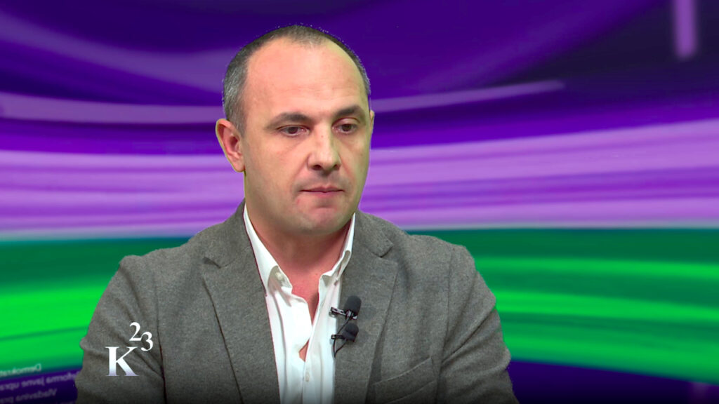 Aleksandar Ivanović, poslanik Narodnog pokreta Srbije, smatra da je glavni izborni štab SNS-a - BIA )Foto printskrin FoNet video)
