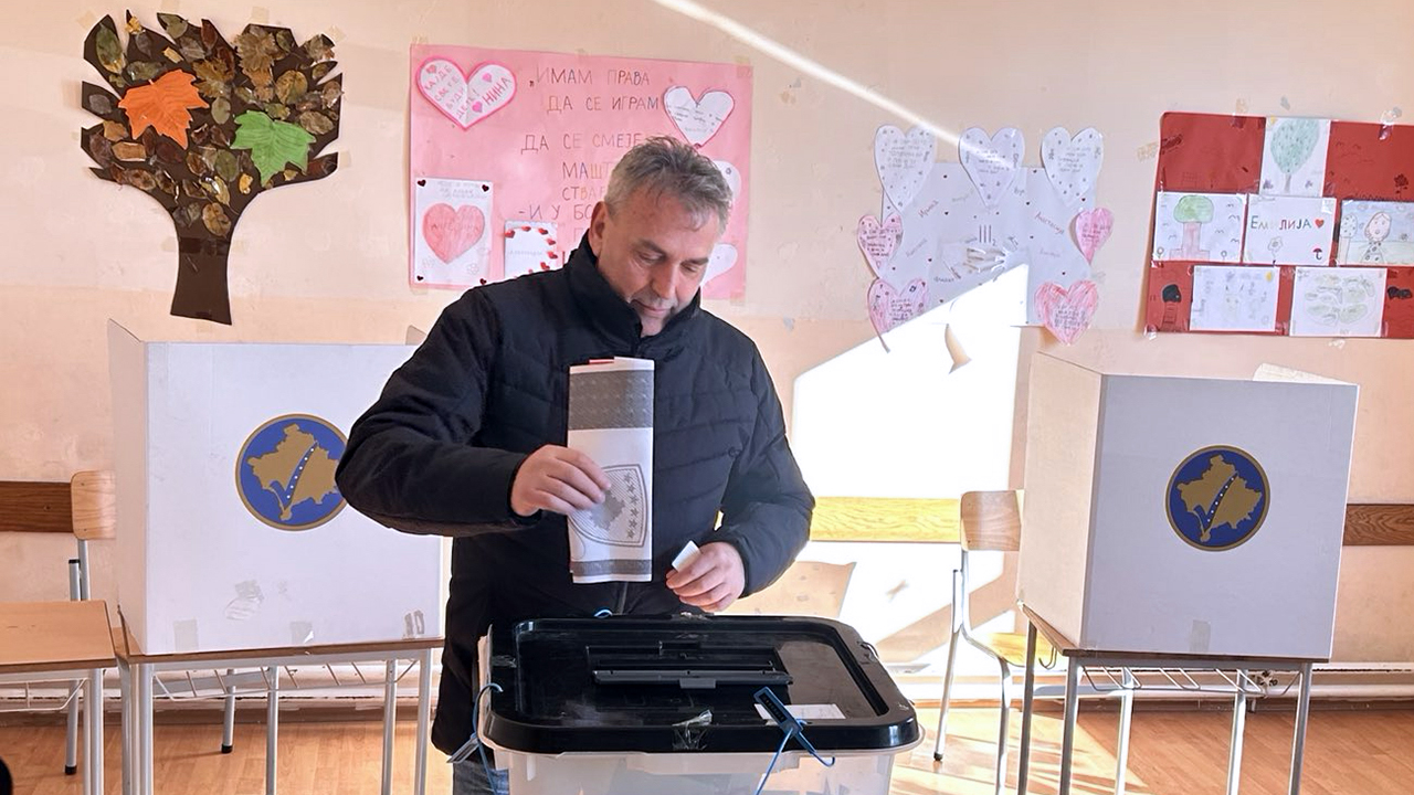 Goran Marinković na glasanju (Foto Kim)