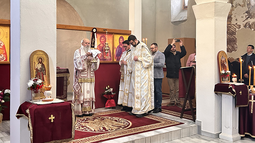 Liturgija na praznik Svetog Nikoleu Prištini (Foto Kim)