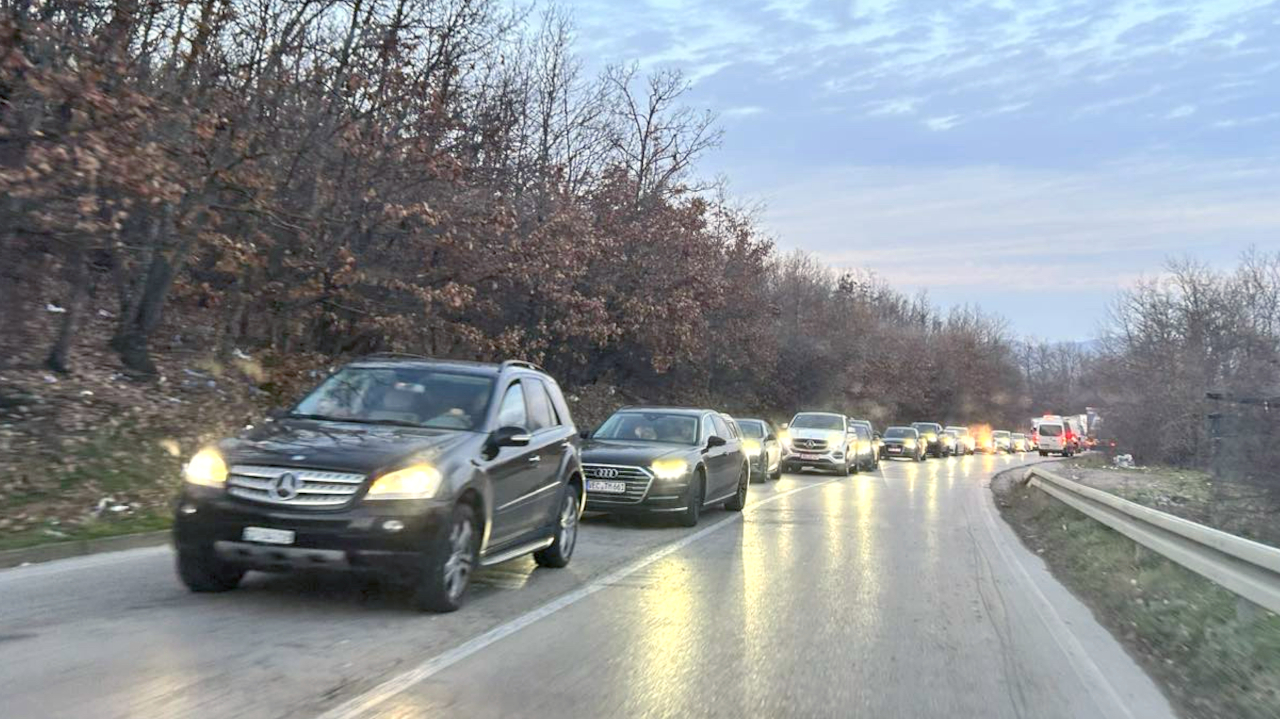 Kolona na prilazu Merdaru (Foto Kim)