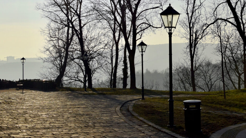 Magla i mraz, pa malo do umereno oblačno vreme, ilustracija (Foto Freepik)