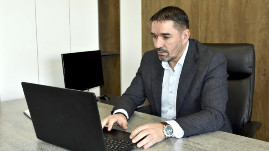 Živić čestitao Božić katoličkim vernicima u Gračanici Predsednik Opštine Gračanica Novak Živić uputio je poruku katoličkim vernicima povodom Božića (Foto Opština Gračanica)